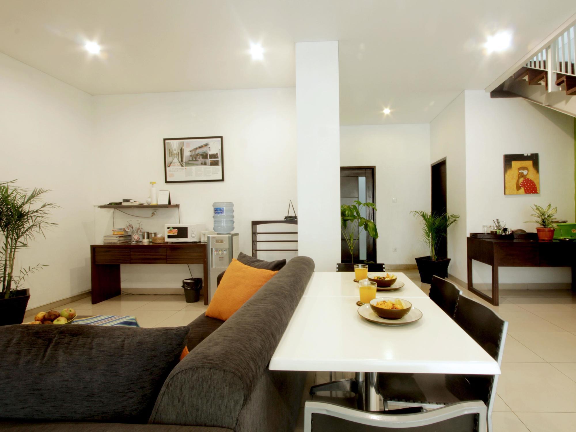 Omah Dasar Hotel Джакарта Экстерьер фото